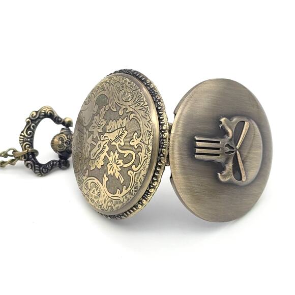 Punisher Skull Pocket Watch – Vintage Look Metal Biker Gothic Keepsake for Men - Picture 6 of 11